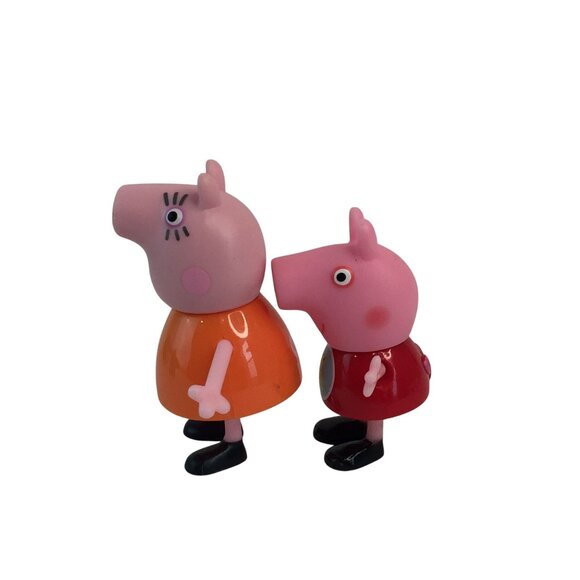 Peppa Pig Grocery Store Market Playset Carry Along w/Figures & Accessories - Picture 8 of 10